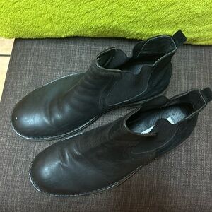 Chelsea boots Suade and leather combo . Steve Madden